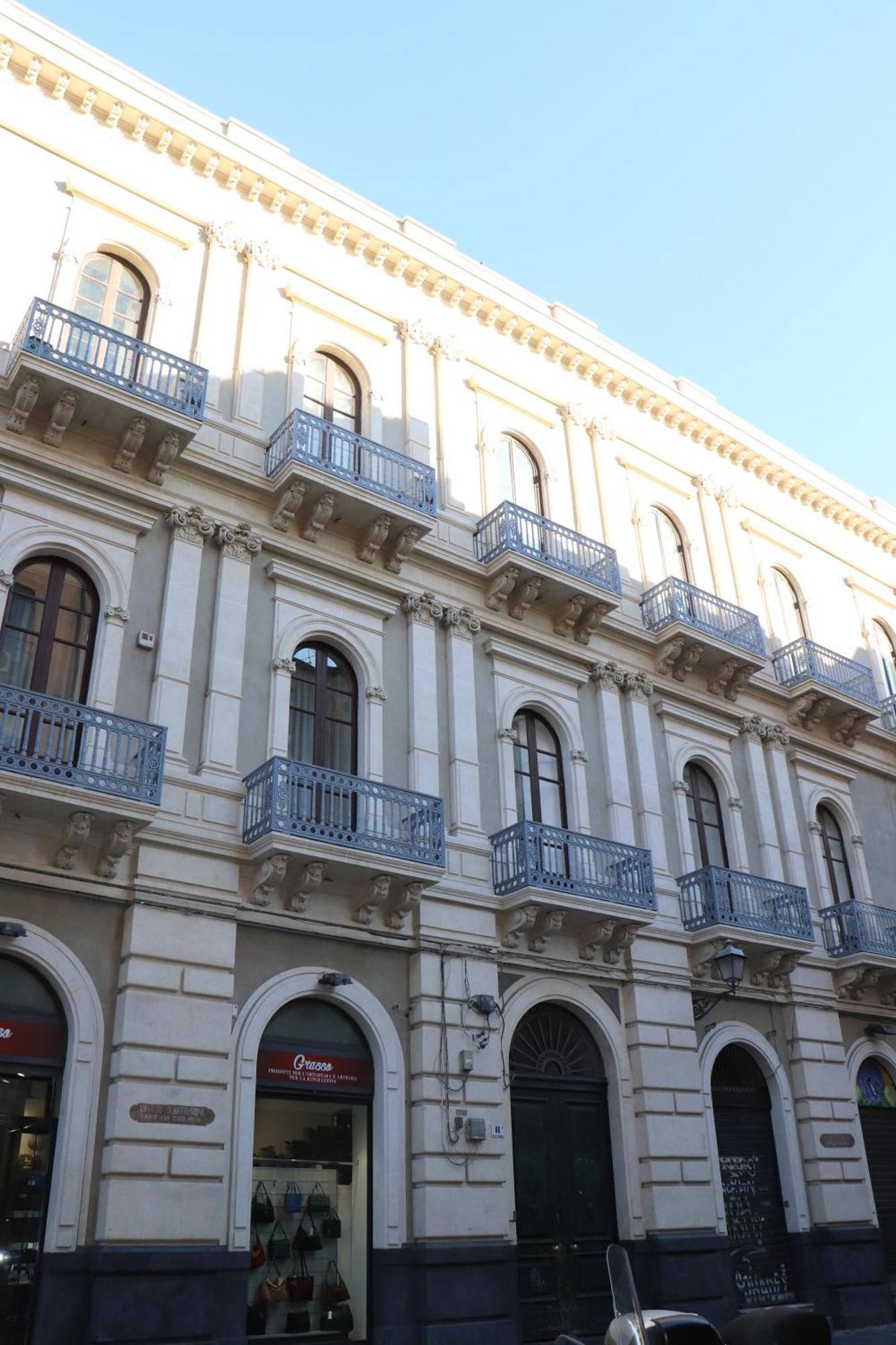 Domus Iole Appartamento Nel Centro Storico Catania Ngoại thất bức ảnh